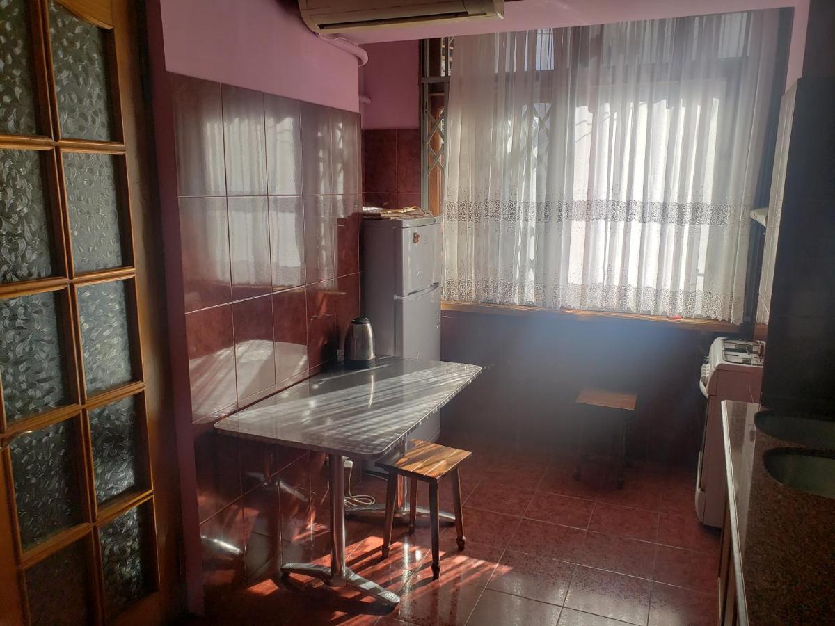 Intercity Hostel Batumi Exteriör bild