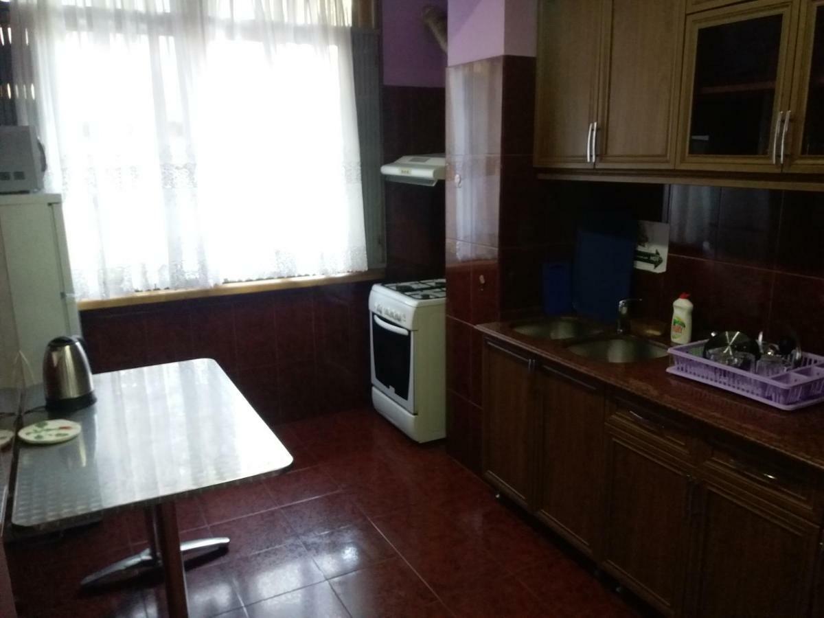 Intercity Hostel Batumi Exteriör bild